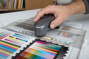 Color control with spectrophotometer